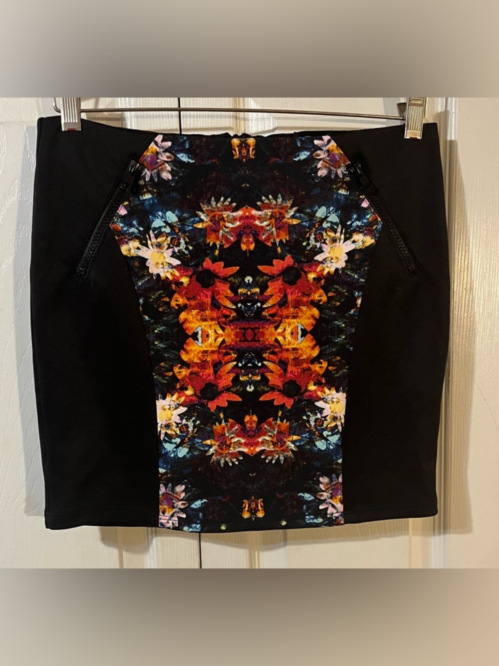 P Luca Milano Barami Women’s Floral/Black Mini Skirt Size M NWT’s
